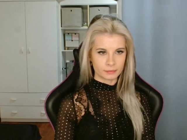 KristineNatural live cam