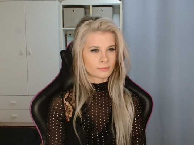 KristineNatural live cam