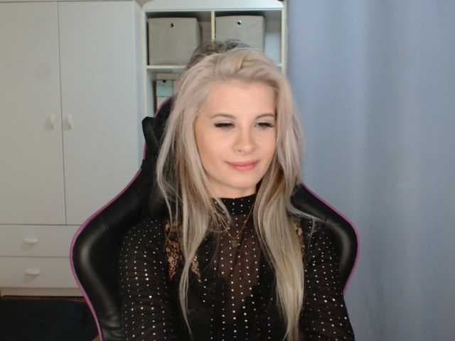 KristineNatural live cam