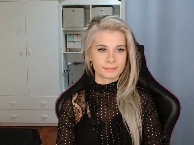 KristineNatural live cam
