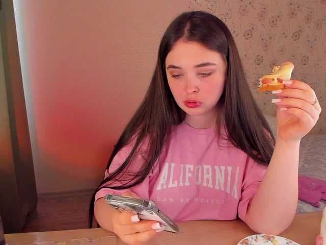 Alicenextdoor live cam