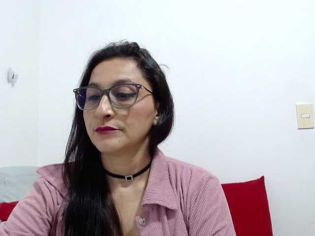 KarinaSuarez1 live cam