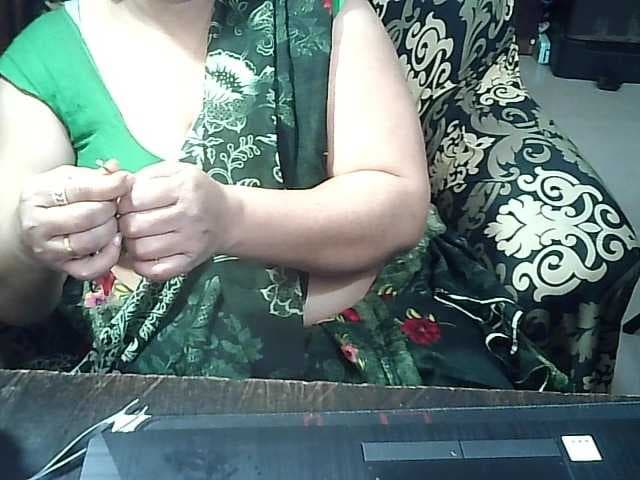 Indianbhabhimilf40 live cam on BongaCams