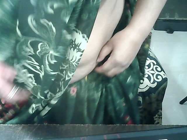 Indianbhabhimilf40 live cam