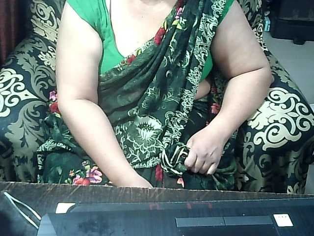 Indianbhabhimilf40 live cam