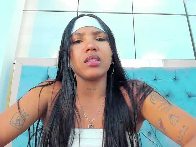 PocahontasPow live cam on BongaCams