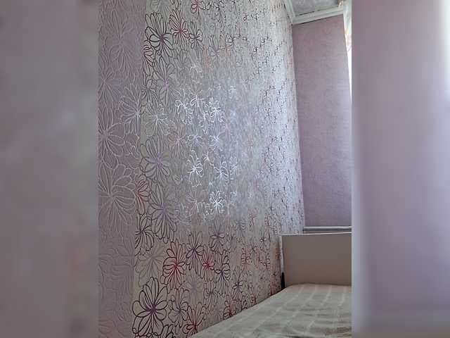 Krisred live cam on BongaCams