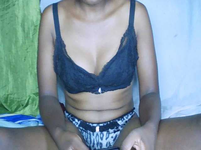 Elisa571 live cam on BongaCams