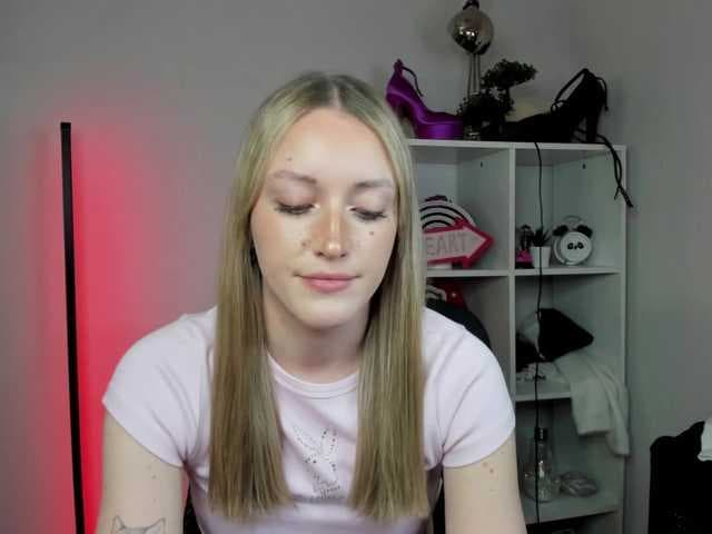EvelynBlond26 live cam