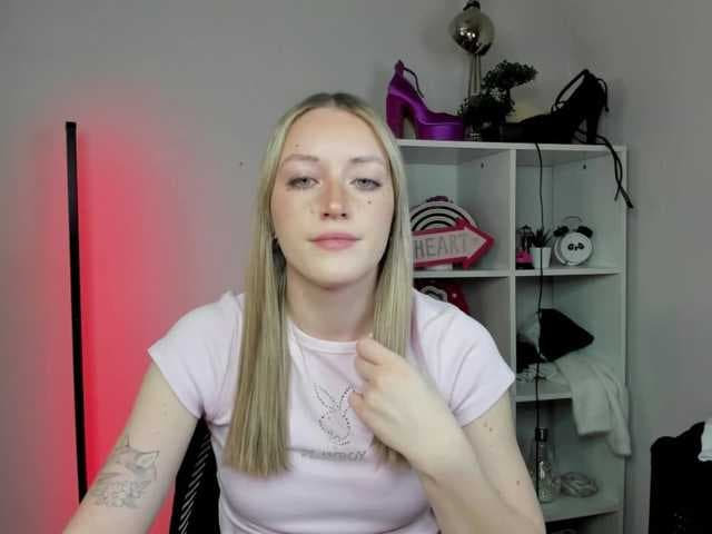 EvelynBlond26 live cam