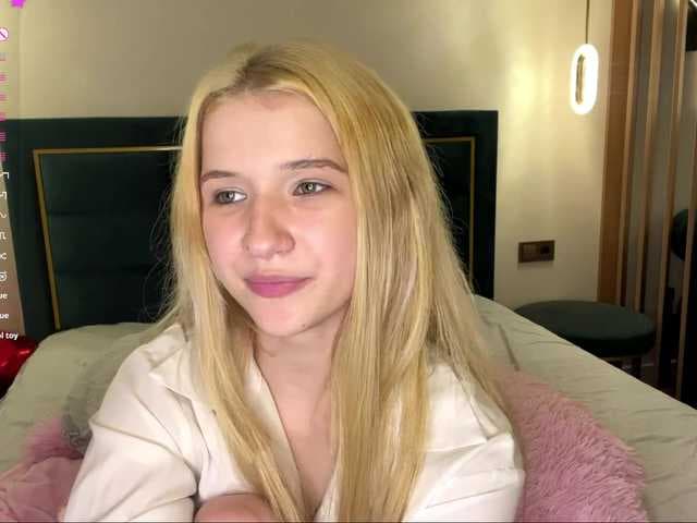 MicaFiechter live cam on BongaCams