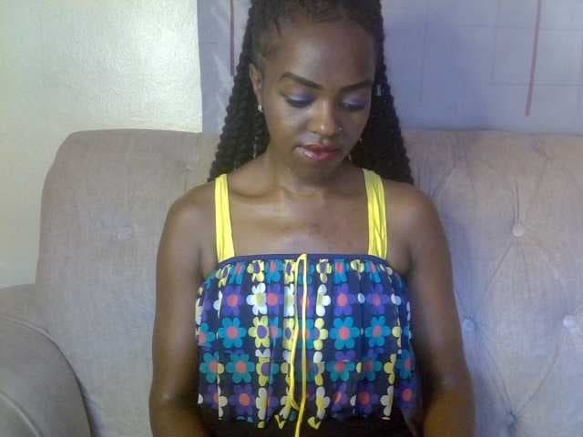 Tyra019a live cam on BongaCams