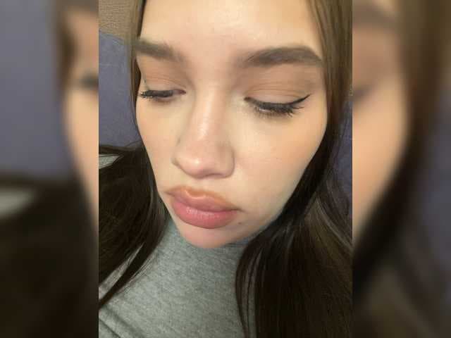 Glossmixdoll live cam on BongaCams