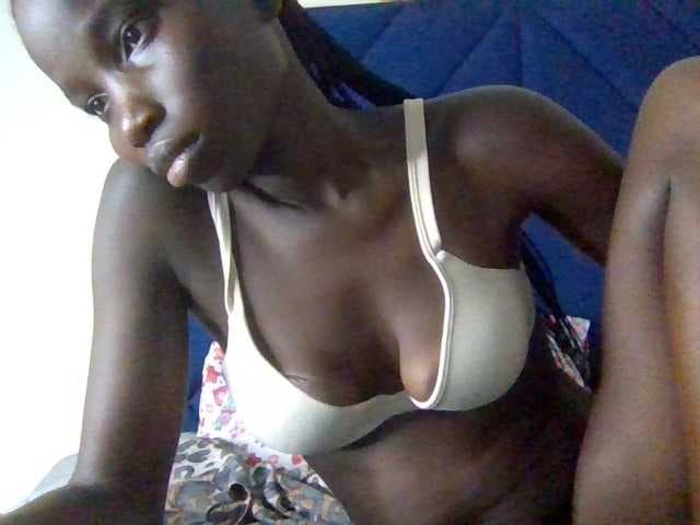 Pretty1231a live cam on BongaCams