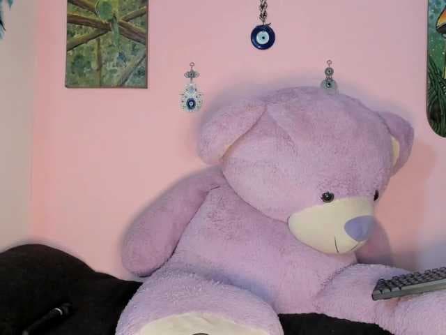 Maddyjhonsson live cam on BongaCams