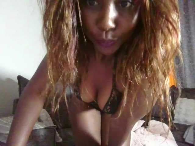 Goldiecandy live cam