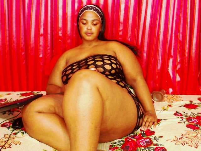 DivineBootyxxx live cam