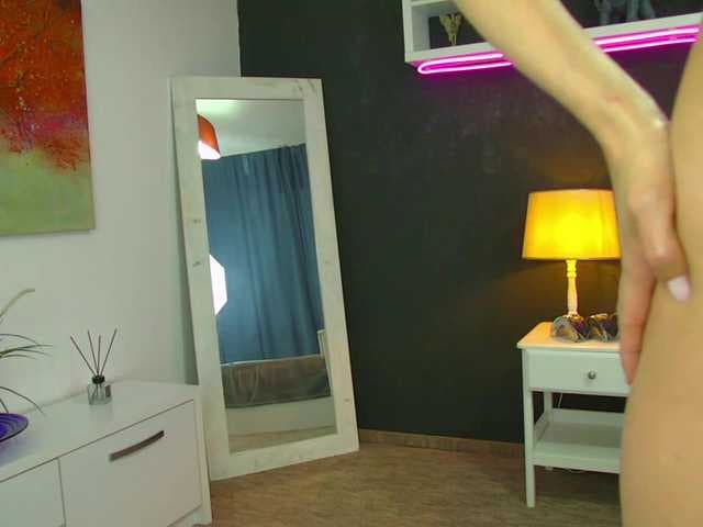 TaniaKarevina live cam