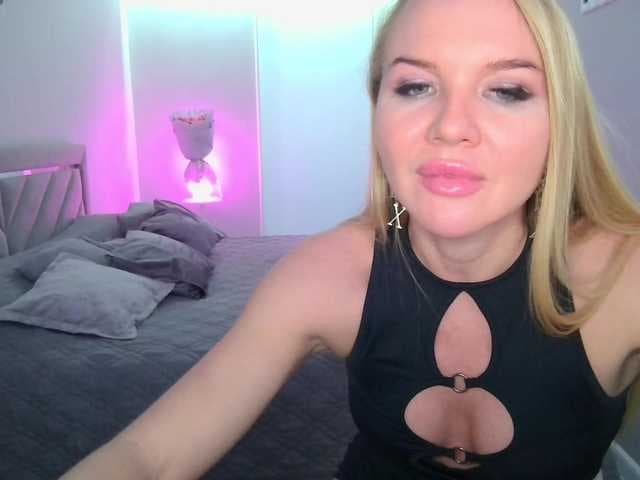 DOMINATRIX77 live cam