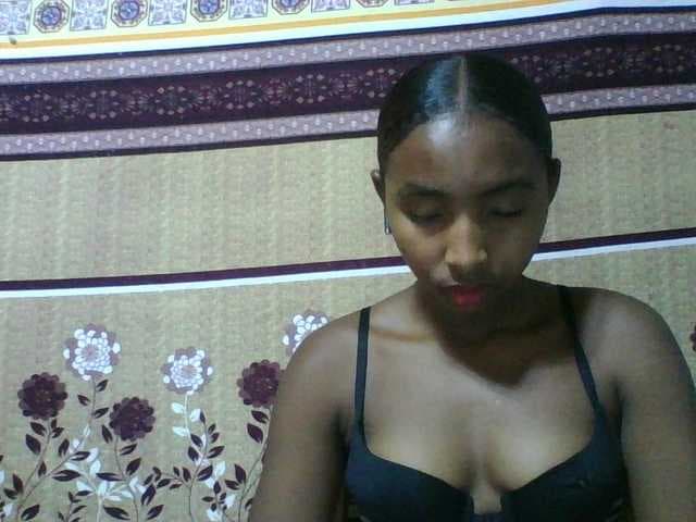 Orzia12 live cam on BongaCams