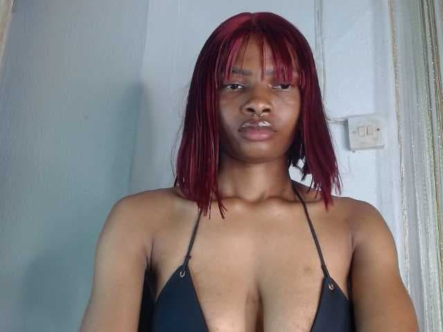 Ceecee live cam on BongaCams