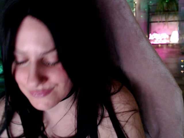 Bellastarrr84 live cam on BongaCams