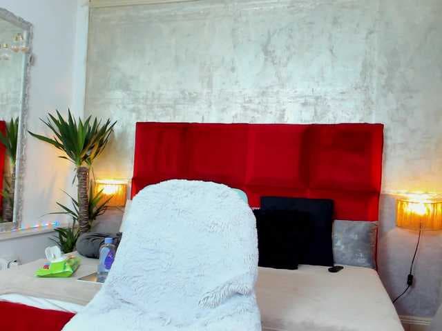 YasmineDelight live cam