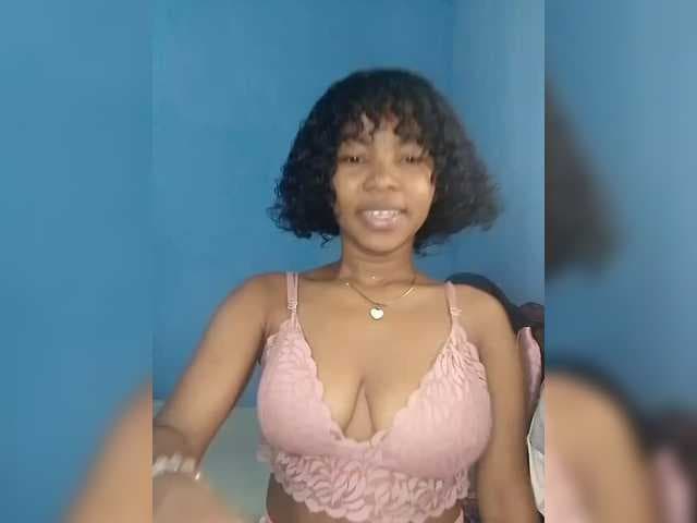 Candis02 live cam on BongaCams