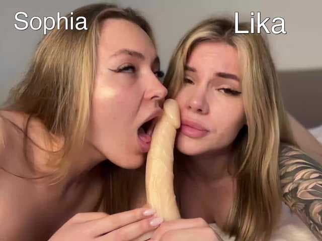 VelvetTwins live cam