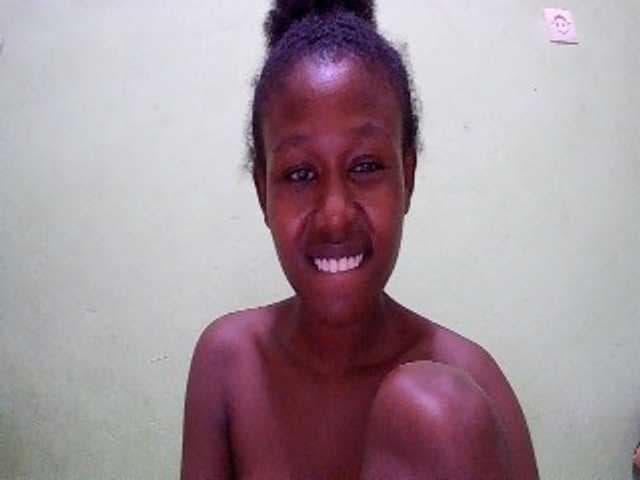 Zinah1 live cam on BongaCams