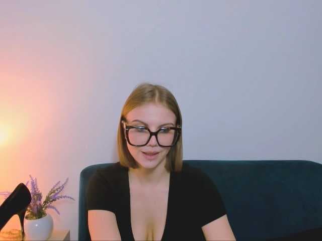 StormiCherry live cam