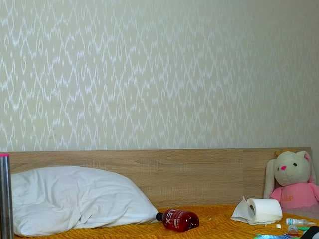 Adelina-Cowell live cam