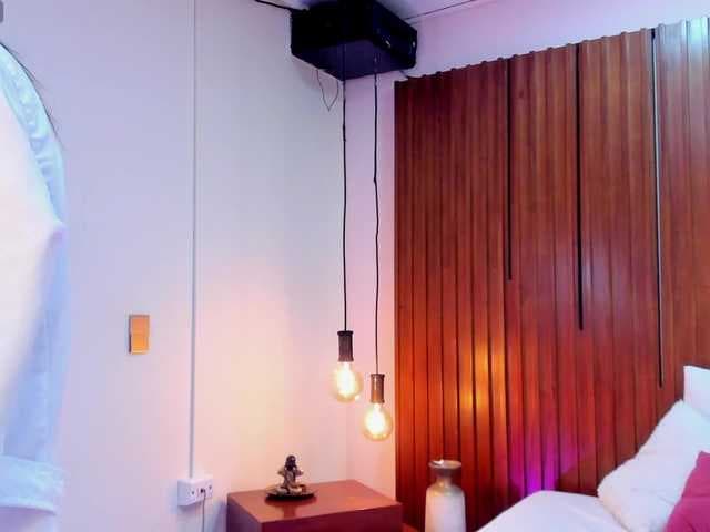 LailaaMiller live cam on BongaCams