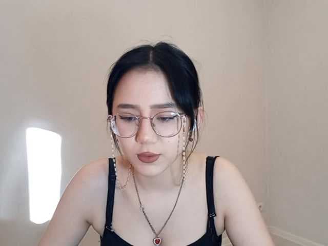 MyrleHenggeler live cam