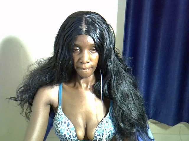 Petitebetty live cam