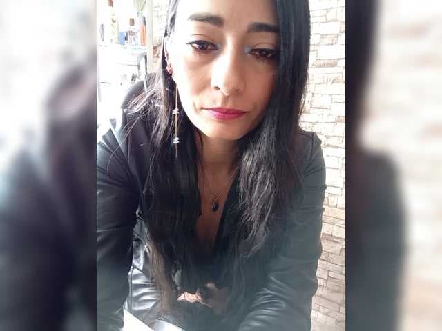 Bella-152 live cam on BongaCams