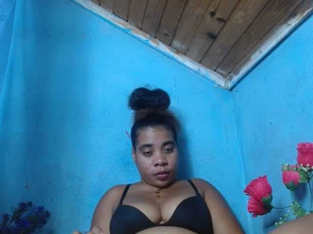 Ornela1 live cam on BongaCams