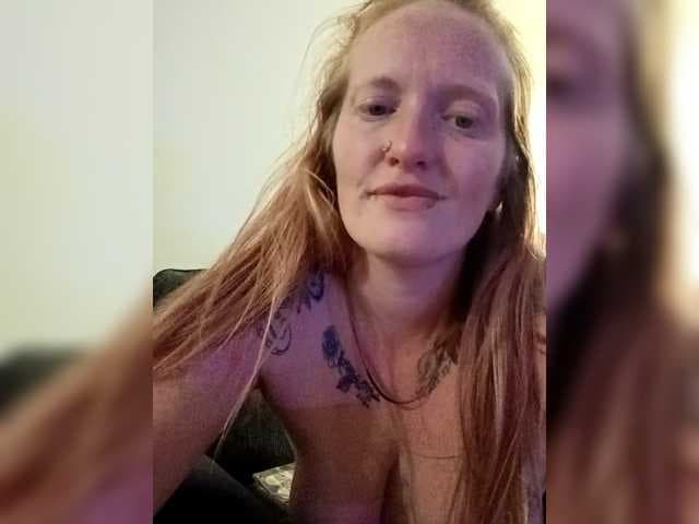 Smalltowncountrygirl1996 live cam on BongaCams