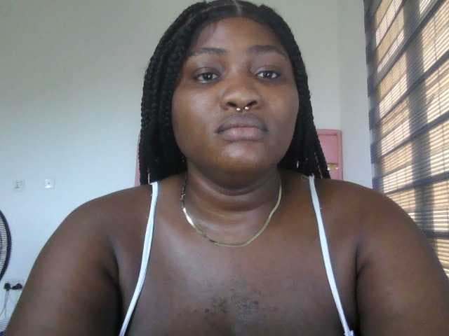 Hotchocolatee191 live cam