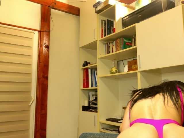 MiriamDelyn live cam