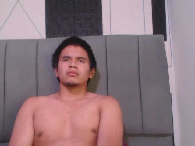 adonislatin19 live cam