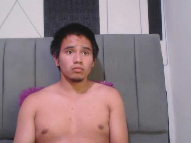 adonislatin19 live cam on BongaCams