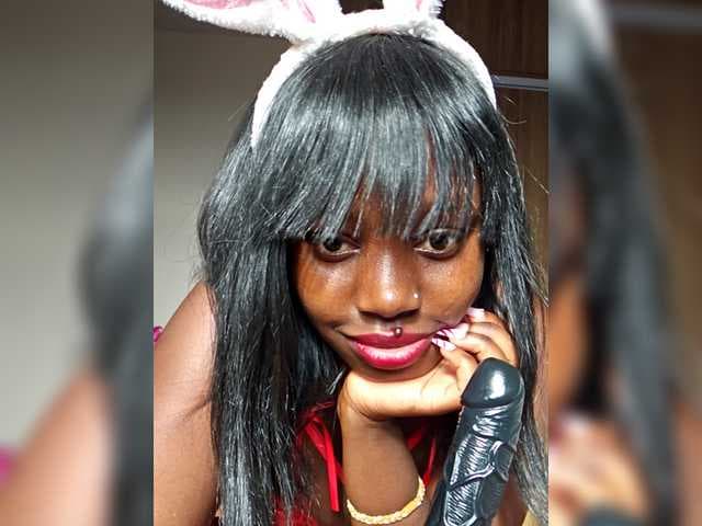 Peachydoll live cam on BongaCams