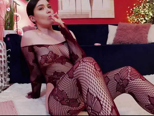 SellenaAlure live cam