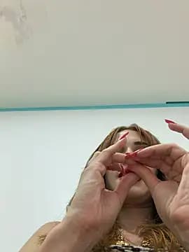 Irresistible24 live cam