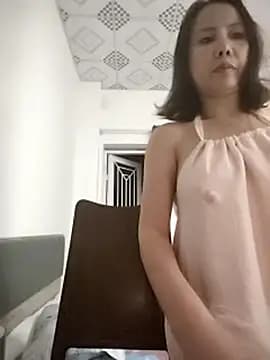 Famrita live cam on Stripchat