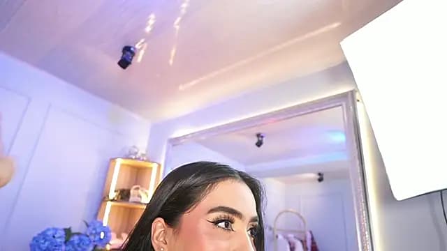 elasummer live cam on Stripchat