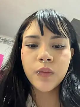 TatiLee live cam on Stripchat