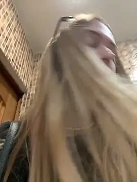 blonde_exe live cam