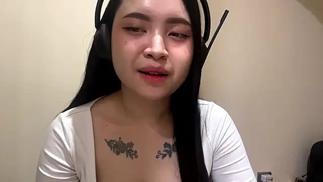 JuleneGowins live cam